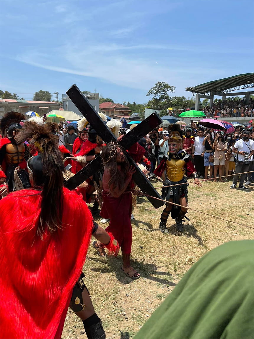Photo of a participant in Marinduqueâs Via Crucis.